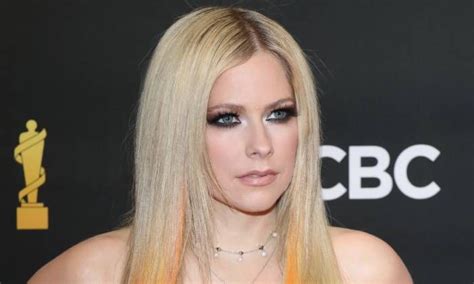 avril lavigne versace uncensored|Avril Lavigne ditches her trademark stage look for new Versace .